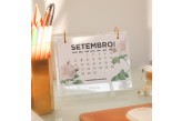 calendário-de-mesa-personalizado-english-garden-ambientado-interno